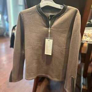 Olivvi NWT Sweater Size Extra Small